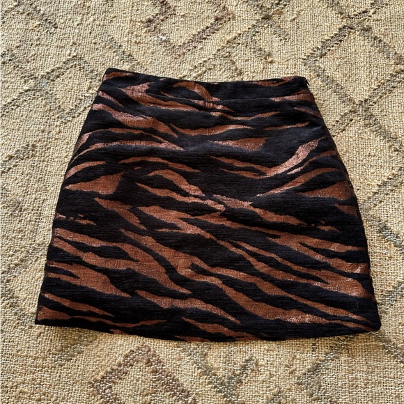 The Andamane Bertha Bronze & Black Metallic Tiger Mini Skirt NWOT - Picture 2 of 10